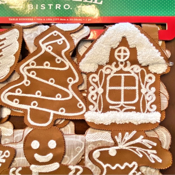 GINGERBREAD COOKIES ☆ 70" X 13" Embroidered Christmas Table Runner - Picture 3 of 5